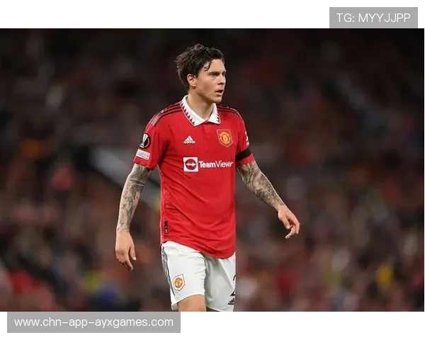 曼联林德洛夫防守脚步与对抗训练