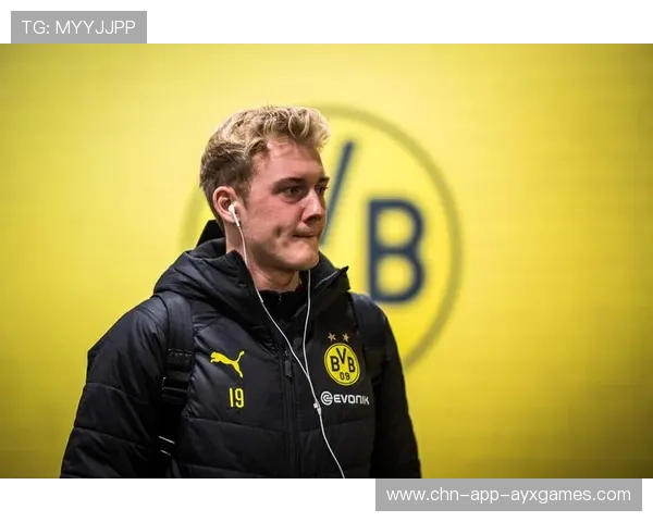 多特边路三角配合简单高效,布兰特传球视野开阔