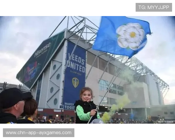 那不勒斯克瓦拉茨赫利亚连拉带扣后爆射炸裂全场,球迷狂热沸腾! 那不勒斯克瓦拉茨赫利亚连拉带扣后爆射炸裂全场,球迷狂热沸腾!