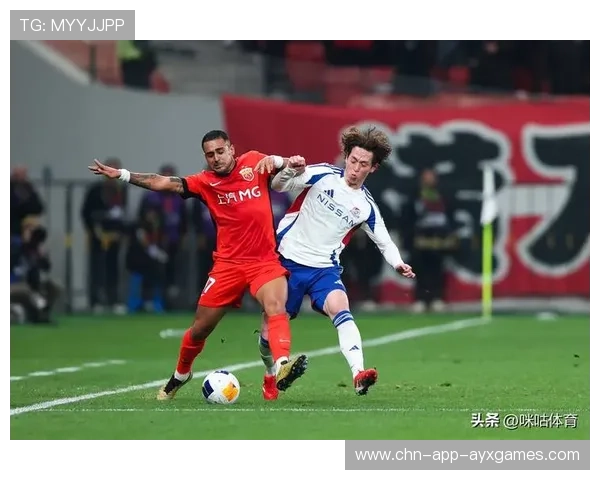 上海海港莱昂纳多边路快速带球:足球新风潮,攻防全能新典范