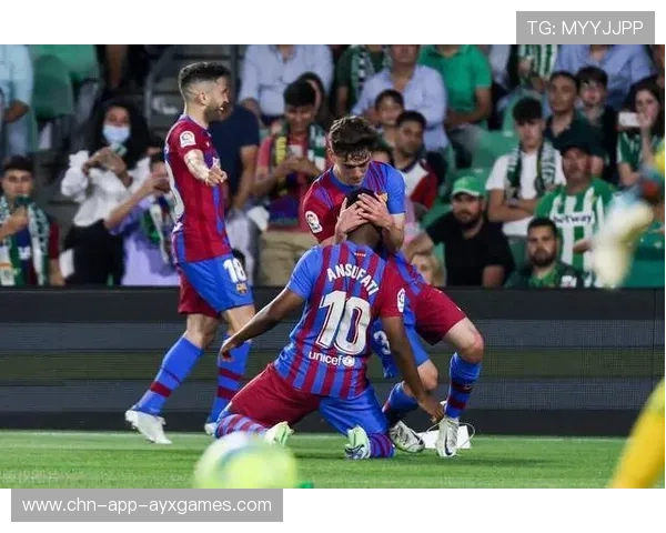 拉菲尼亚禁区内抢点补射成功