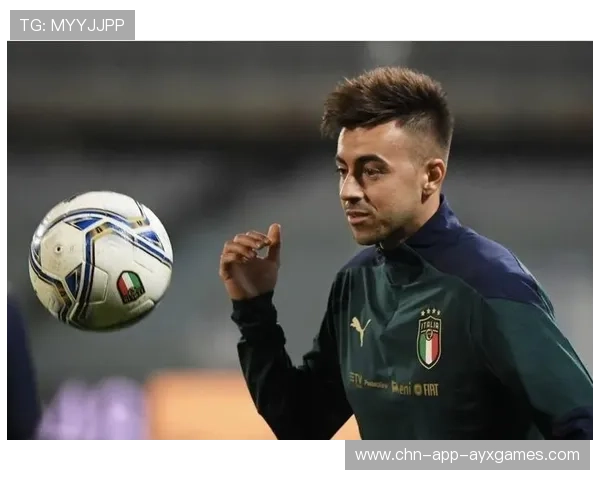 罗马沙拉维外线抽射走向刁钻——边线的光与影