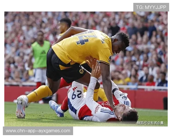 萨卡门前回传队友扫射成功